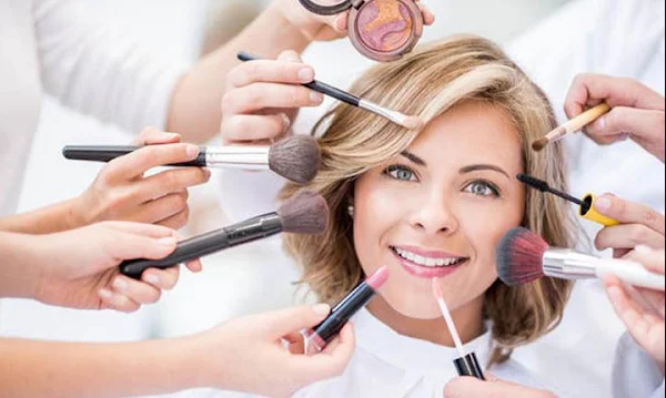 6d99c-beauty-service-at-home-in-lahore.png
